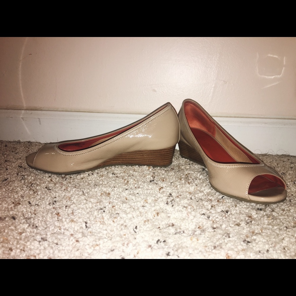 Tan/Nude Heel